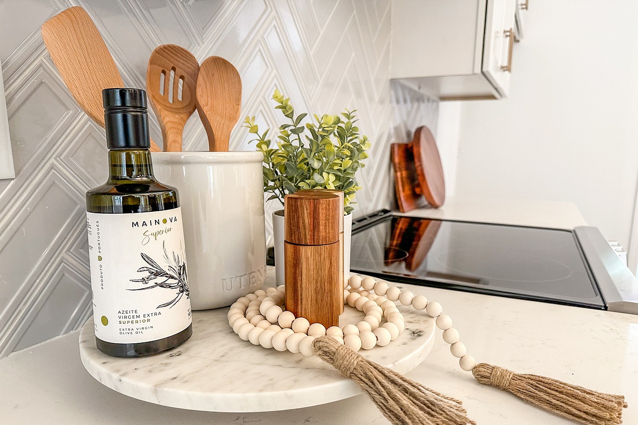 Make Your Kitchen Unique: DIY Wooden Bread Bin